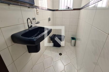 Casa à venda com 417m², 4 quartos e 5 vagasBanheiro 2