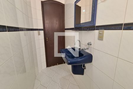 Casa à venda com 417m², 4 quartos e 5 vagasBanheiro 2