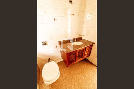 Casa à venda com 200m², 3 quartos e 3 vagasBanheiro 4