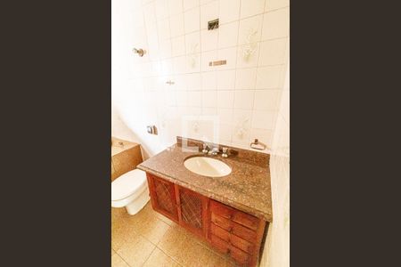 Casa à venda com 200m², 3 quartos e 3 vagasBanheiro 4