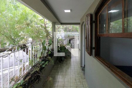 Casa à venda com 300m², 8 quartos e 4 vagasCorredor externo