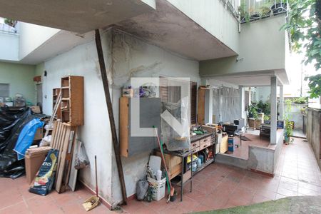 Casa à venda com 300m², 8 quartos e 4 vagasQuintal casa 02