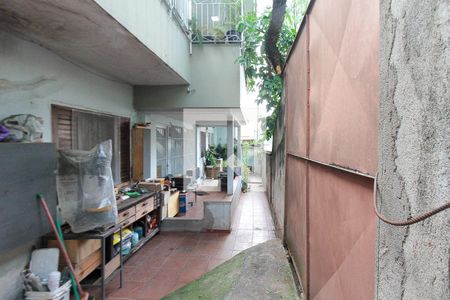 Casa à venda com 300m², 8 quartos e 4 vagasQuintal casa 02