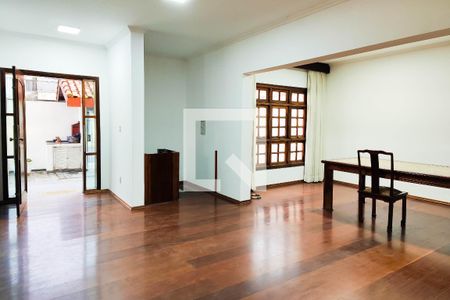 Sala de casa para alugar com 3 quartos, 290m² em Vila Dirce, Mauá