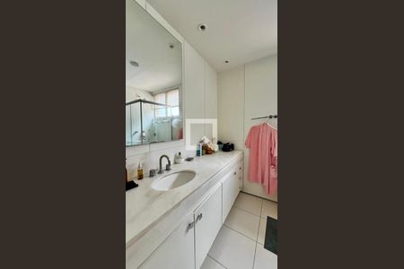 Apartamento à venda com 160m², 4 quartos e 3 vagas Apartamento à venda com 160m², 4 quartos e 3 vagasbanheiro