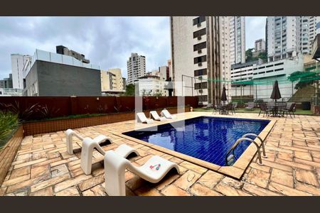 Apartamento à venda com 160m², 4 quartos e 3 vagas Apartamento à venda com 160m², 4 quartos e 3 vagasÁrea comum - Piscina