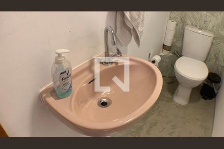 Casa à venda com 120m², 2 quartos e 2 vagas Casa à venda com 120m², 2 quartos e 2 vagasBanheiro de serviço