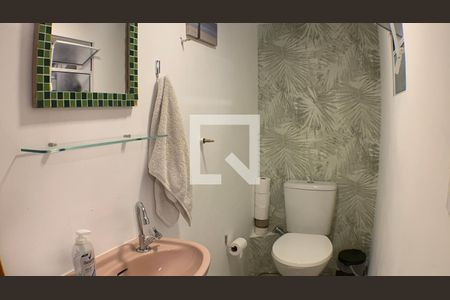 Casa à venda com 120m², 2 quartos e 2 vagas Casa à venda com 120m², 2 quartos e 2 vagasBanheiro de serviço