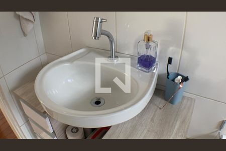 Casa à venda com 120m², 2 quartos e 2 vagas Casa à venda com 120m², 2 quartos e 2 vagasBanheiro