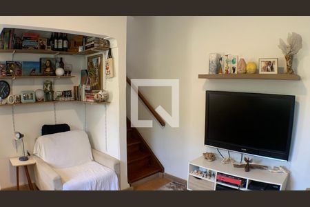 Casa à venda com 120m², 2 quartos e 2 vagas Casa à venda com 120m², 2 quartos e 2 vagasSala