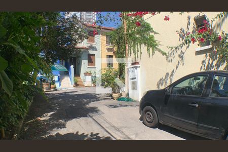 Casa à venda com 120m², 2 quartos e 2 vagas Casa à venda com 120m², 2 quartos e 2 vagasÁrea externa