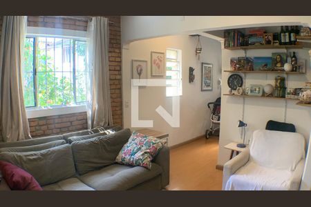 Casa à venda com 120m², 2 quartos e 2 vagas Casa à venda com 120m², 2 quartos e 2 vagasSala