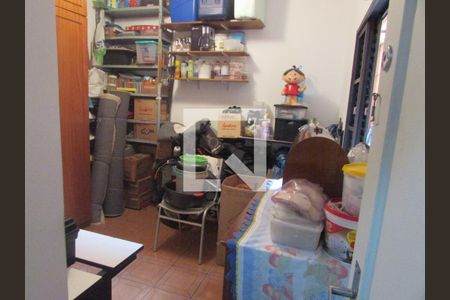 Casa à venda com 181m², 3 quartos e 2 vagasQuarto Área de Serviço