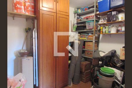 Casa à venda com 181m², 3 quartos e 2 vagasQuarto Área de Serviço