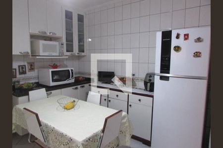 Casa à venda com 181m², 3 quartos e 2 vagasCozinha