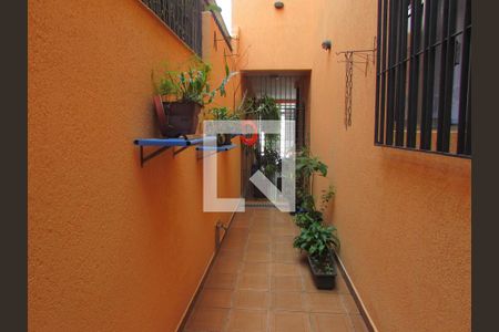 Casa à venda com 181m², 3 quartos e 2 vagasCorredor área externa