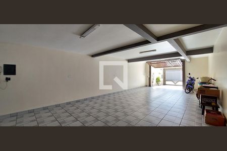 Casa à venda com 315m², 3 quartos e 4 vagasGaragem