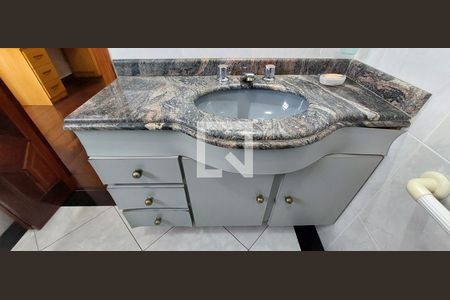 Casa à venda com 315m², 3 quartos e 4 vagasBanheiro Quarto suíte  2