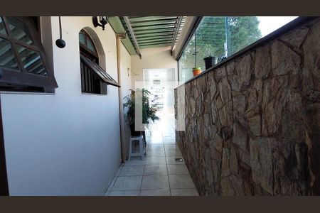 Casa à venda com 315m², 3 quartos e 4 vagasCorredor lateral