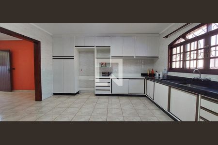 Casa à venda com 315m², 3 quartos e 4 vagasCozinha 