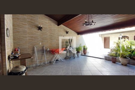 Casa à venda com 315m², 3 quartos e 4 vagasQuintal