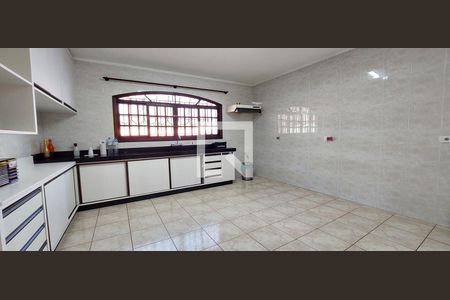 Casa à venda com 315m², 3 quartos e 4 vagasCozinha 