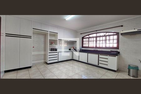 Casa à venda com 315m², 3 quartos e 4 vagasCozinha 