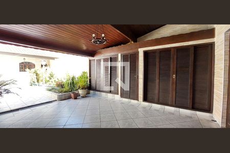 Casa à venda com 315m², 3 quartos e 4 vagasQuintal