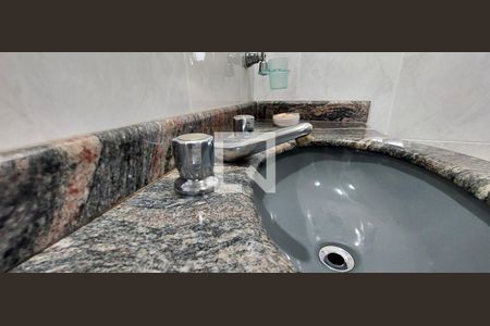 Casa à venda com 315m², 3 quartos e 4 vagasBanheiro Quarto suíte  2