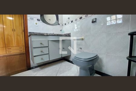 Casa à venda com 315m², 3 quartos e 4 vagasBanheiro Quarto suíte  2