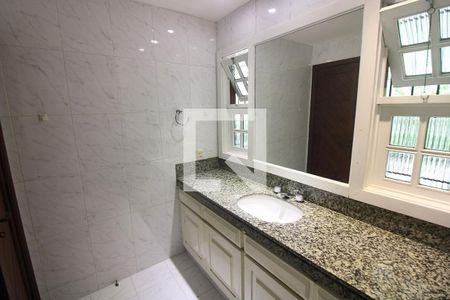 Casa à venda com 395m², 4 quartos e sem vagaBanheiro da Suíte 1