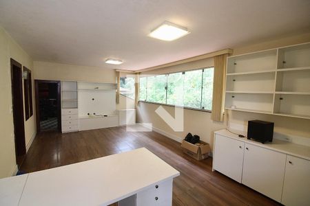 Casa à venda com 395m², 4 quartos e sem vagaEscritório