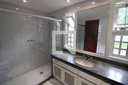 Casa à venda com 395m², 4 quartos e sem vagaBanheiro da Suíte 2