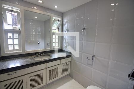 Casa à venda com 395m², 4 quartos e sem vagaBanheiro da Suíte 2