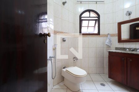 Casa à venda com 218m², 3 quartos e 3 vagasBanheiro