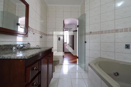 Casa à venda com 218m², 3 quartos e 3 vagasBanheiro 3