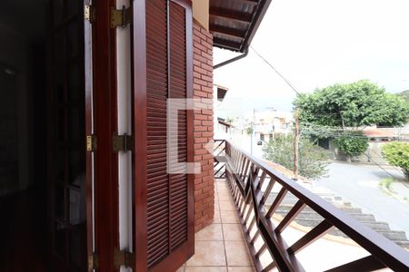 Casa à venda com 218m², 3 quartos e 3 vagasVaranda