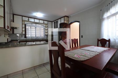 Casa à venda com 218m², 3 quartos e 3 vagasCozinha