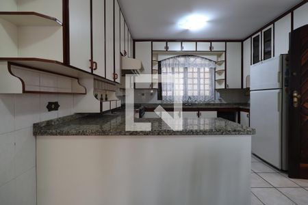 Casa à venda com 218m², 3 quartos e 3 vagasCozinha