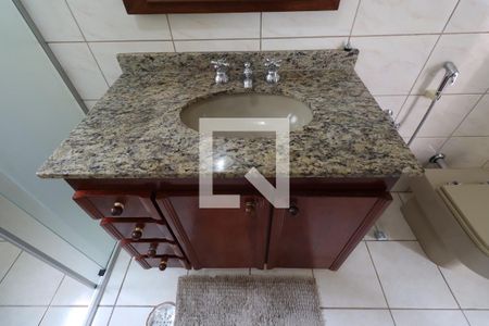 Casa à venda com 218m², 3 quartos e 3 vagasBanheiro 3