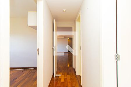 Corredor de apartamento para alugar com 3 quartos, 121m² em Consolação, São Paulo