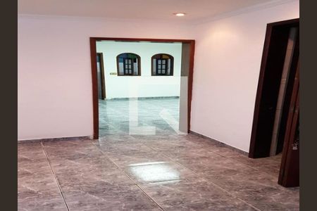Casa à venda com 3 quartos, 324m² em Vila Carmosina, São Paulo