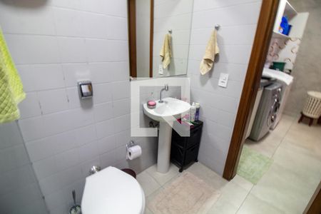 Casa à venda com 300m², 4 quartos e 4 vagas Casa à venda com 300m², 4 quartos e 4 vagasBanheiro de Serviço