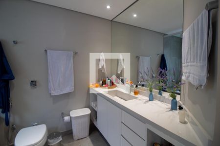 Casa à venda com 300m², 4 quartos e 4 vagas Casa à venda com 300m², 4 quartos e 4 vagasBanheiro da Suíte 2