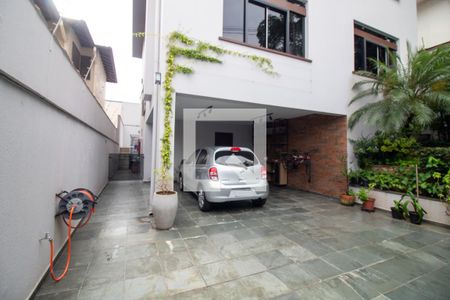 Casa à venda com 300m², 4 quartos e 4 vagas Casa à venda com 300m², 4 quartos e 4 vagasGaragem