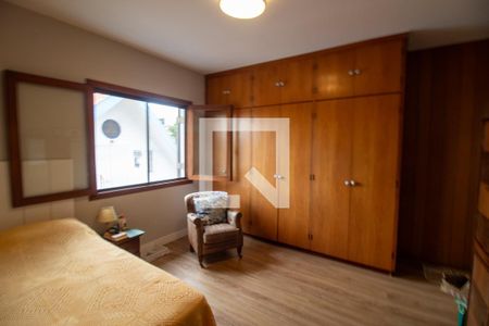 Casa à venda com 300m², 4 quartos e 4 vagas Casa à venda com 300m², 4 quartos e 4 vagasQuarto 1 - Suíte 1