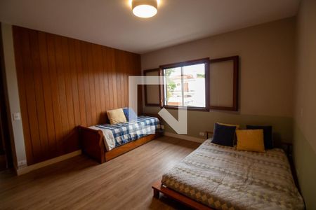 Casa à venda com 300m², 4 quartos e 4 vagas Casa à venda com 300m², 4 quartos e 4 vagasQuarto 2