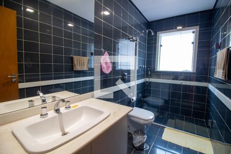 Casa à venda com 300m², 4 quartos e 4 vagas Casa à venda com 300m², 4 quartos e 4 vagasBanheiro 1