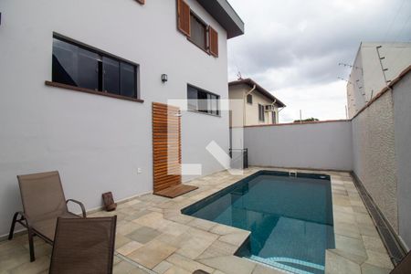Casa à venda com 300m², 4 quartos e 4 vagas Casa à venda com 300m², 4 quartos e 4 vagasPiscina