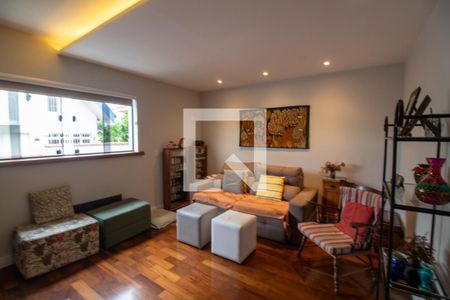 Sala de TV de casa à venda com 4 quartos, 300m² em Brooklin, São Paulo